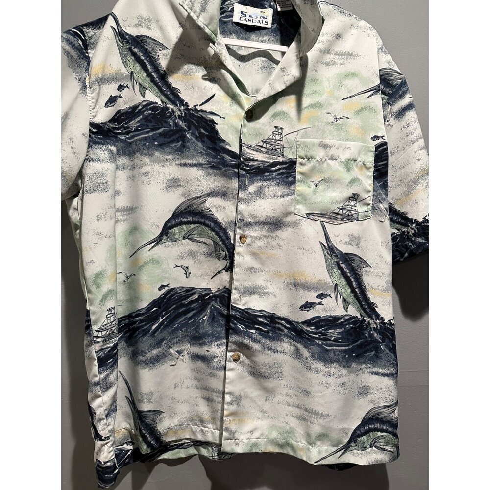 Sun Casuals Men’s Hawaiian Shirt L Marlin Fishing Ocean Scene Sporty Athleisure